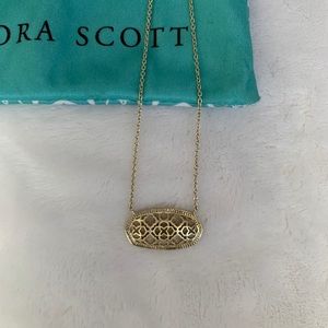 Kendra Scott Dollie Pendant in gold filagree